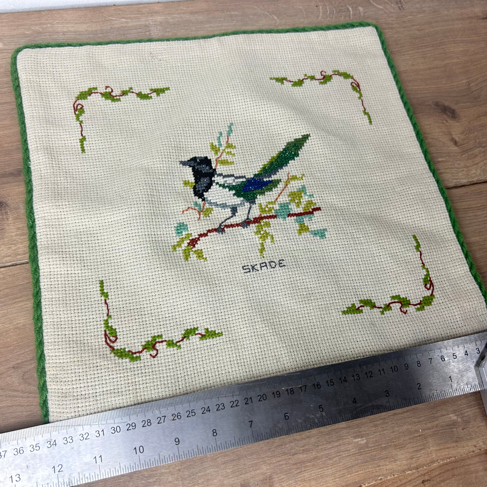 Danish embroidery Bird - Skade - Denmark - Pillow cover sleeve