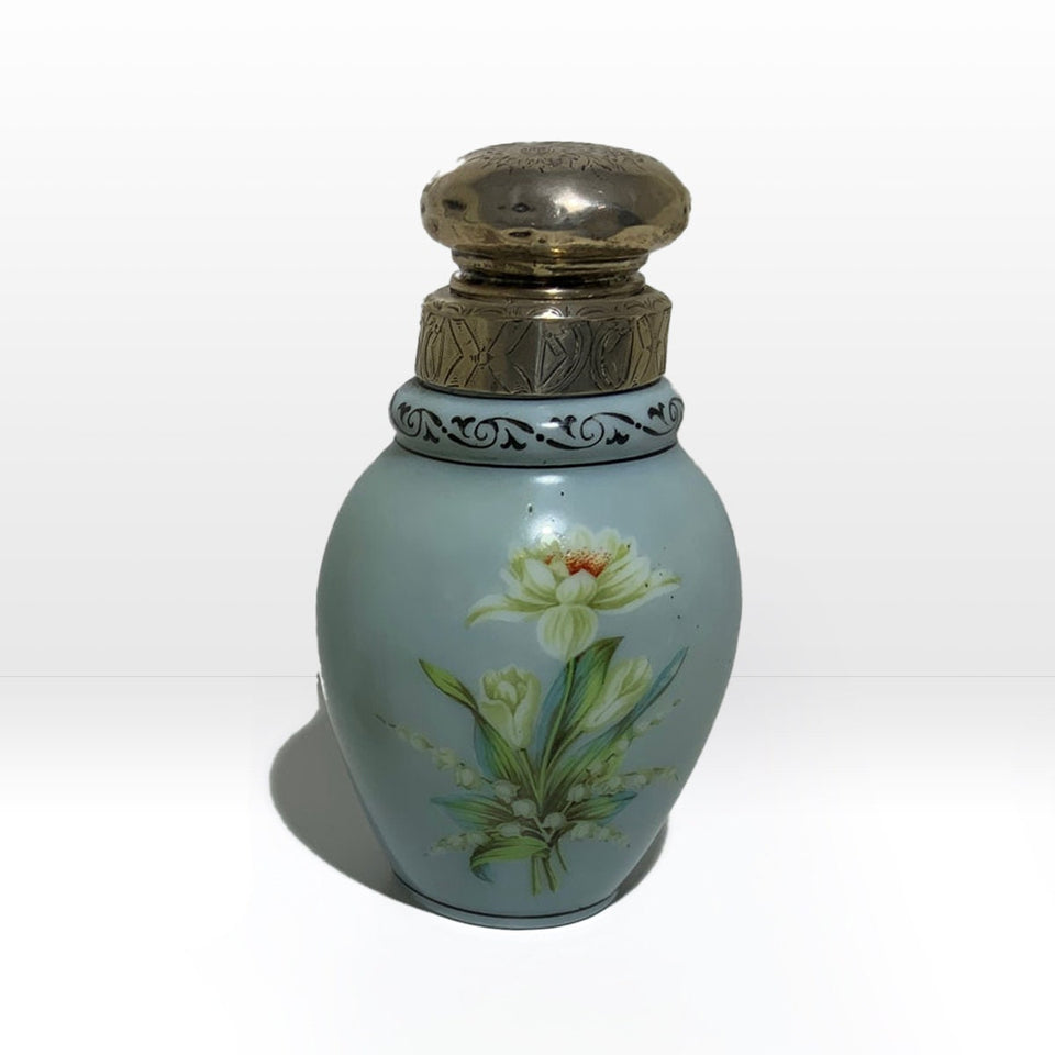 Antique tea-pot - 19th century - beautiful hand engraved details on the cover