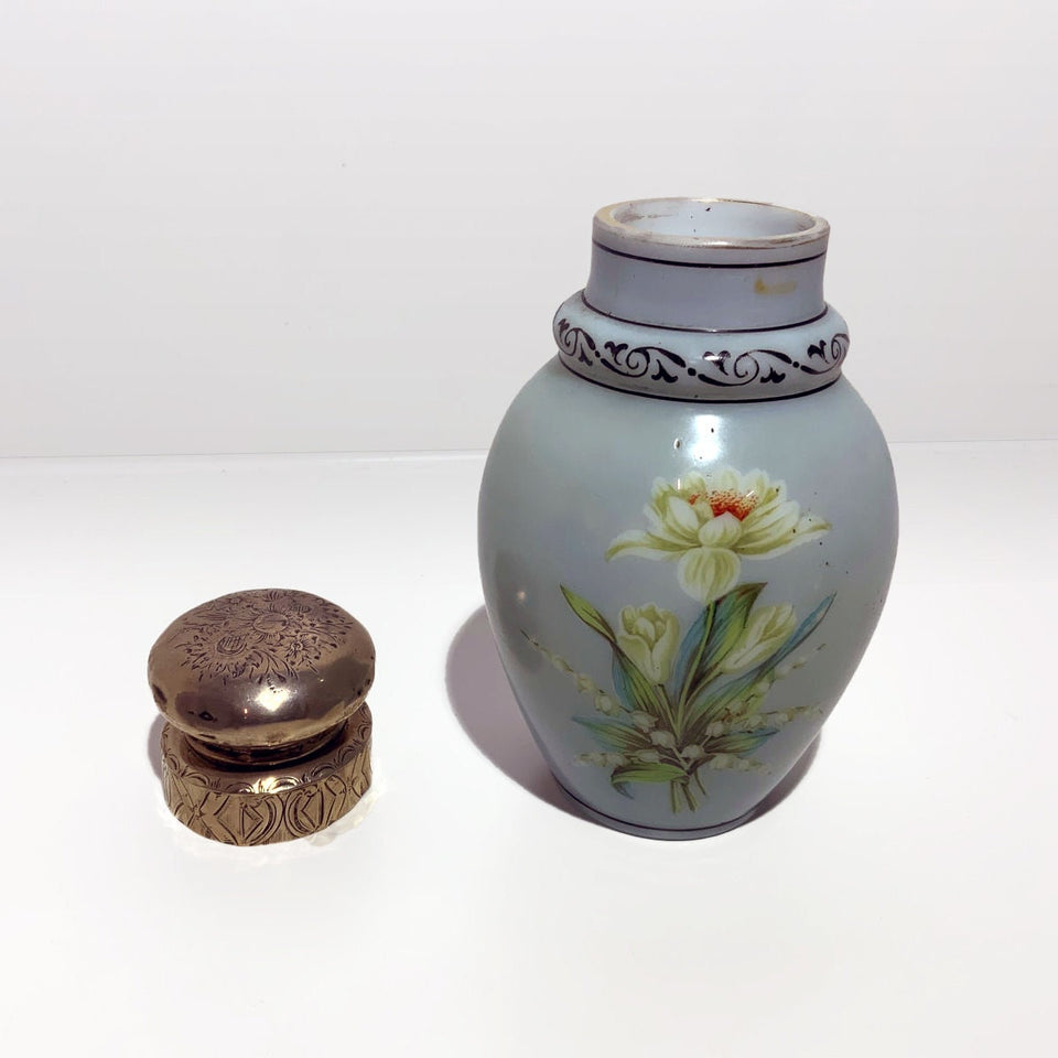 Antique tea-pot - 19th century - beautiful hand engraved details on the cover