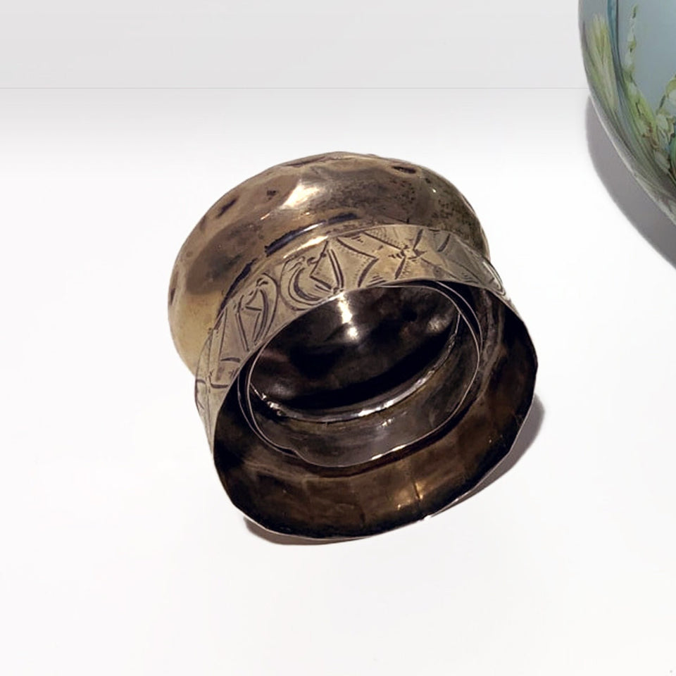 Antique tea-pot - 19th century - beautiful hand engraved details on the cover