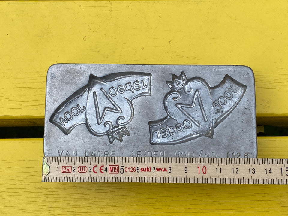 Vintage Mold - Heart with the dutch text “for mother / voor moeder” tattoo style for chocolates, jewelry or soap!