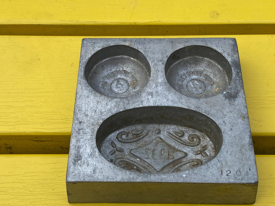 Vintage Mold “De vergulde hand” - for soap! (Or chocolate/jewelry molding)