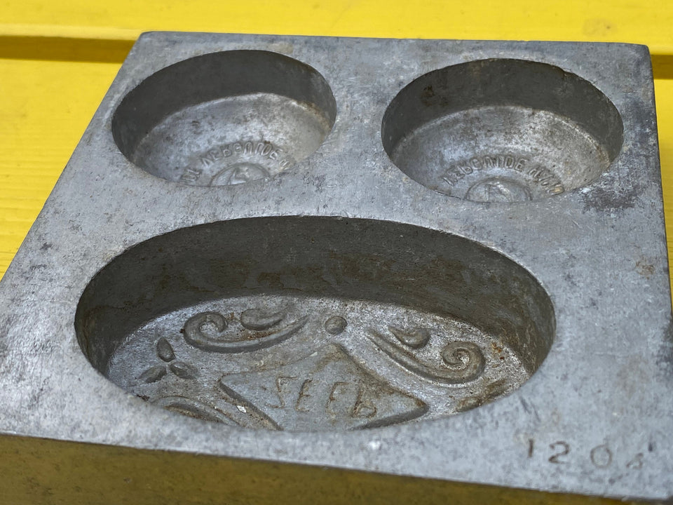 Vintage Mold “De vergulde hand” - for soap! (Or chocolate/jewelry molding)
