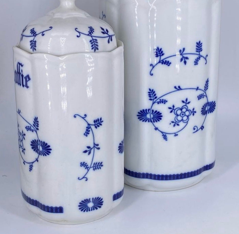 Twee Delfts blauwe potten